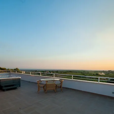 La Terrazza Di Harmakhis Πανσιόν Partanna